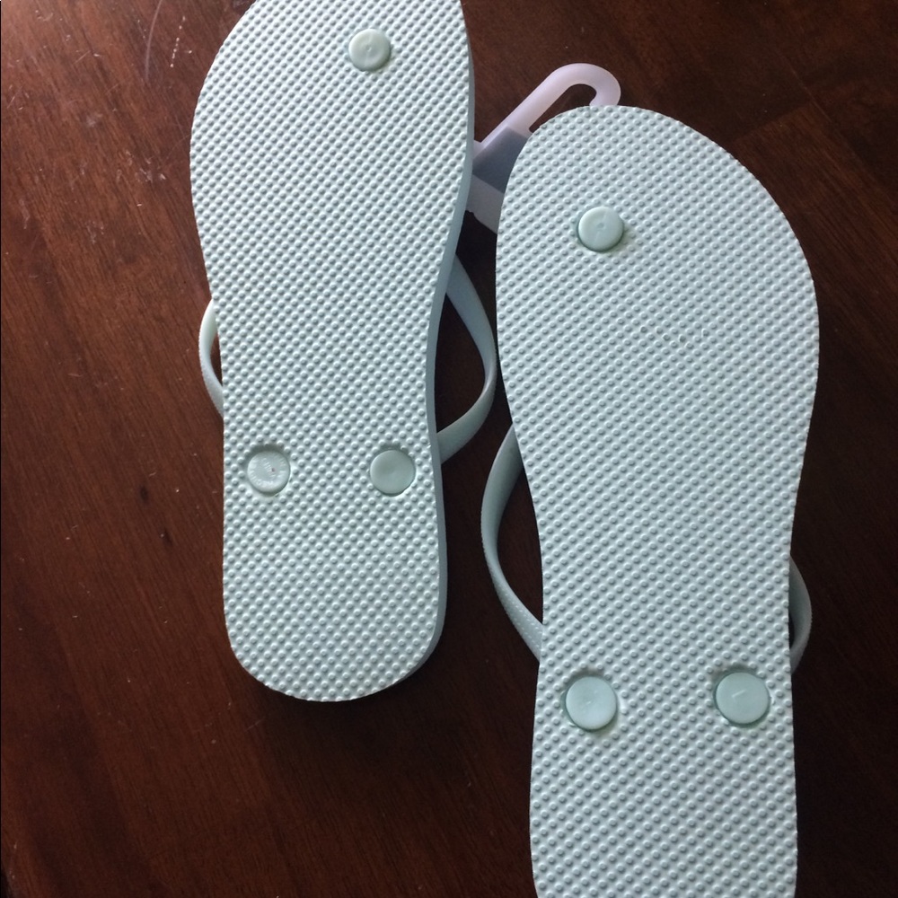 Gap Factory Flip Flops - Picture 3 of 3